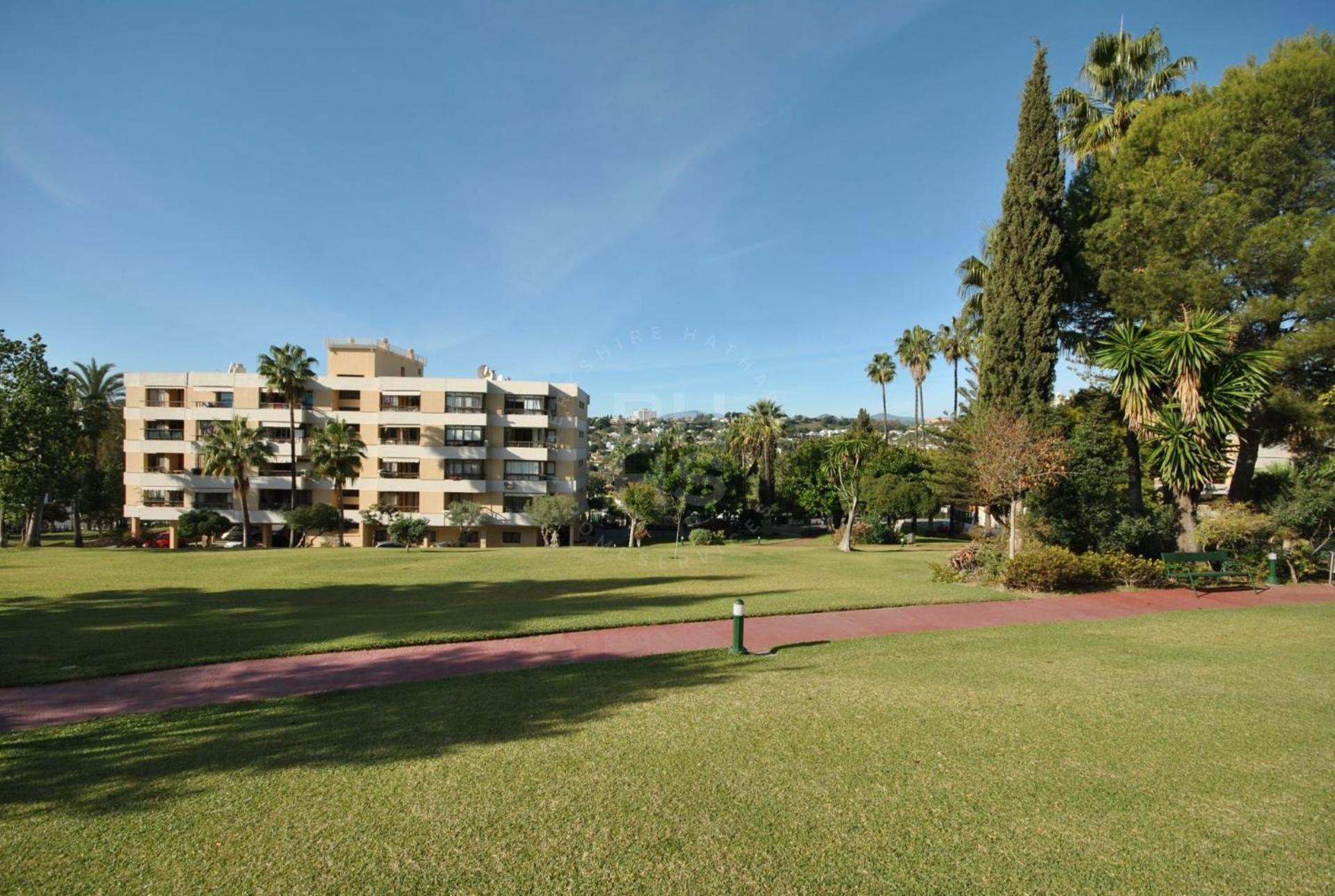 Ferienwohnung Torres De Aloha 2 Bdr Puerto Banus Marbella Exterior foto